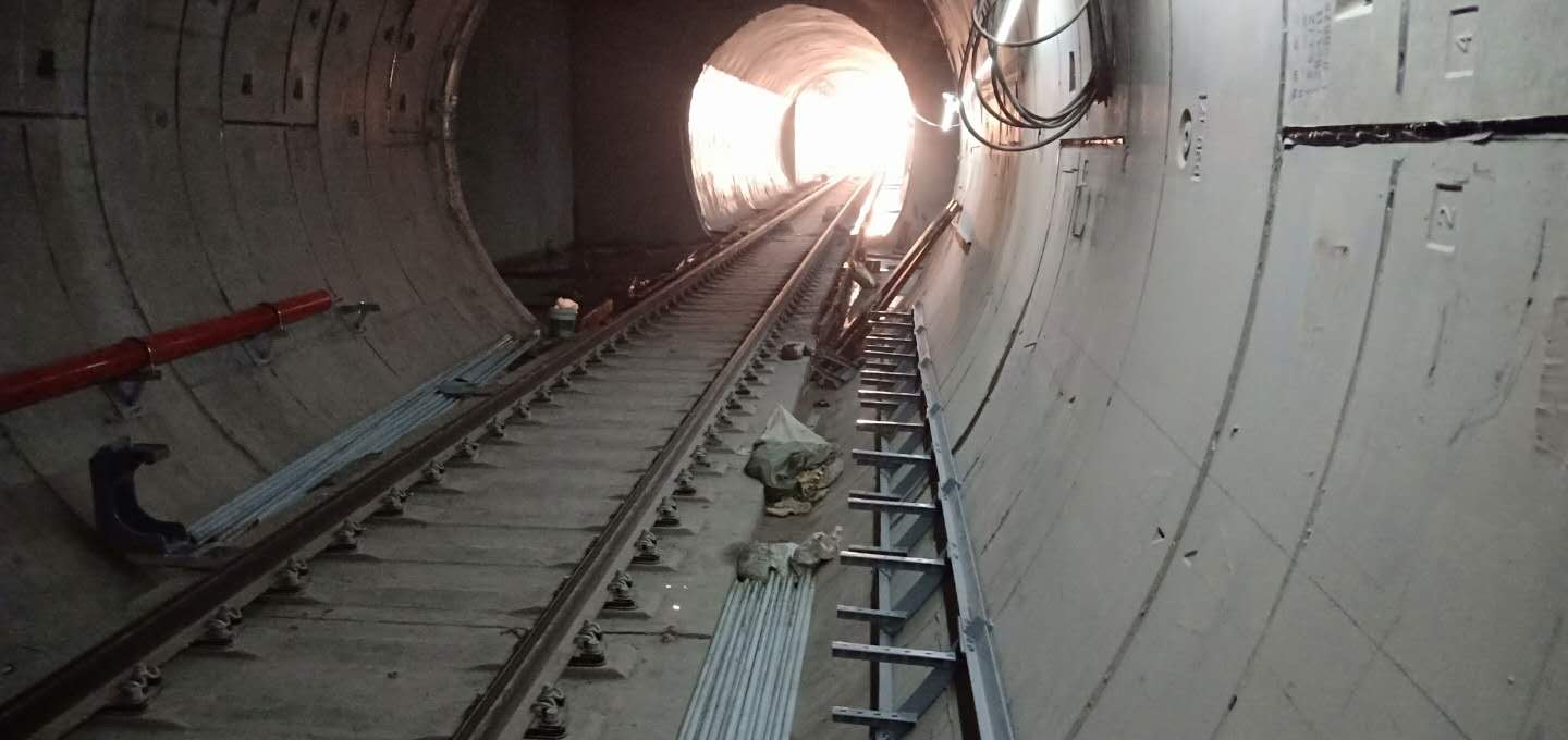 参与青岛市地铁一期工程(3号线) 供应产品:电缆支架、疏散平台